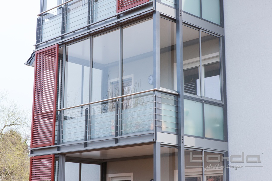 Balkonansicht Balkonbau Bonda ANBAUBALKONE IN BERLINGERODE, ROTENTAL – MIT SCHIEBEVERGLASUNG UND LAMELLEN