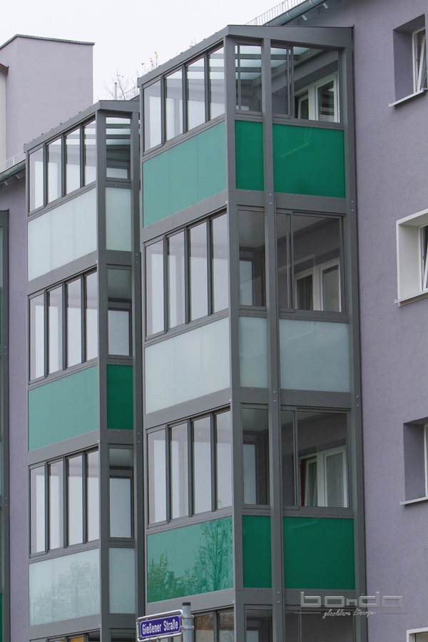 Balkone-mit-Glas-Frankfurt-Giessener-Strasse BONDA