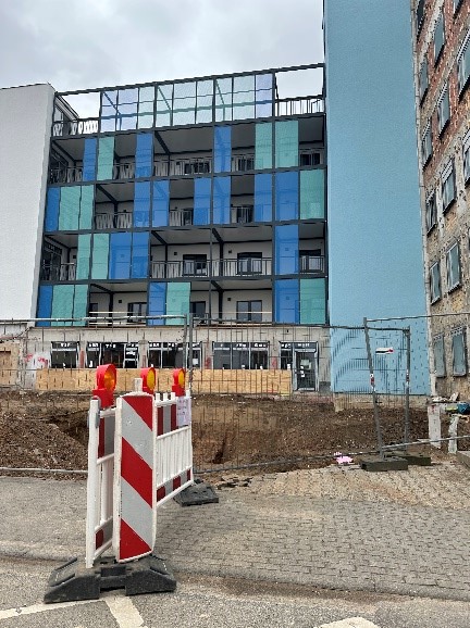 Baustelle-zur-Montage-BONDA-Laubengang-4-Floersheim-Hospitalstrasse BONDA