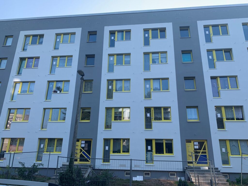 Fassade-saniert-vor-Beginn-der-Balkonmontage-Haendelstrasse-9-15