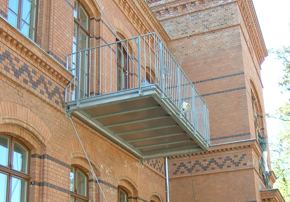 Freitragende Balkone Altbau BONDA