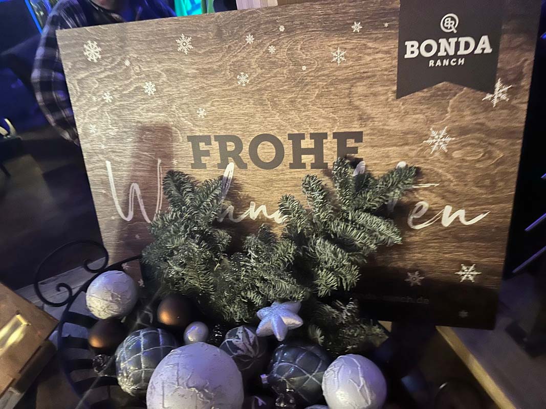Weihnachtsfeier Bonda Balkone 2023 im Bonda Saloon