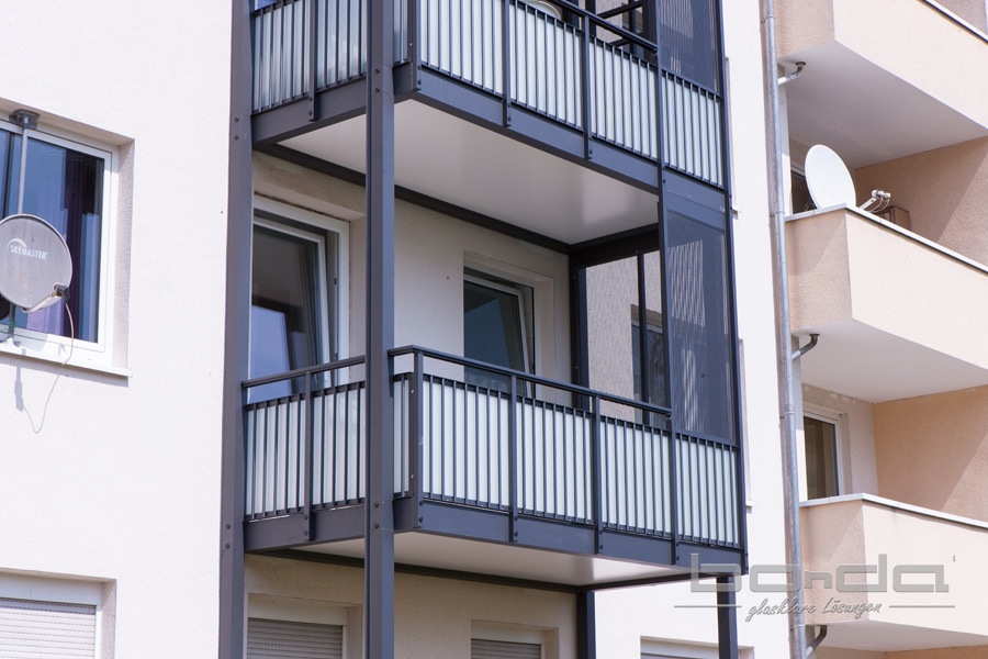 balkon-balkonanbau-balkonsystem-anbaubalkon-balkon-balkonbau-balkonsysteme-aluminiumbalkon-betonbalkon-zeitungsartikel-kassel-westring